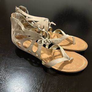 Carlos Santana Tan Thong Heeled Sandal with Ankle Zip Detailing